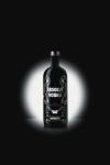 ABSOLUT представляет самую горячую новинку модного миланского сезона 2007 – ABSOLUT VODKA в «платье» от C`N`C` CoSTUME NATIONAL. В рамках глобального проекта ABSOLUT FASHION знаменитый Энио Капаза создал новый дизайн бутылки для ограниченной серии ABSOLUT. Новинка вызвала ажиотаж и уверенно вошла в категорию must-have у итальянских модников.