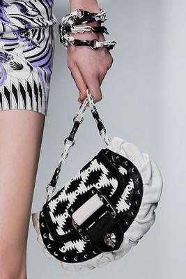 Versace и Prada: модные сумки весна-лето 2010   (17690.Sumki_.04.jpg)