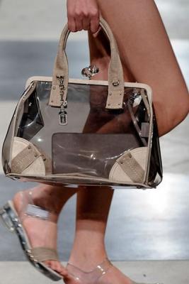 Versace и Prada: модные сумки весна-лето 2010   (17690.Sumki_.07.jpg)