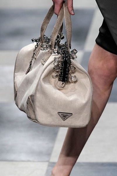 Versace и Prada: модные сумки весна-лето 2010   (17690.Sumki_.08.jpg)