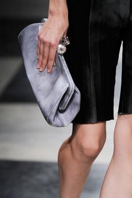 Versace и Prada: модные сумки весна-лето 2010   (17690.Sumki_.10.jpg)
