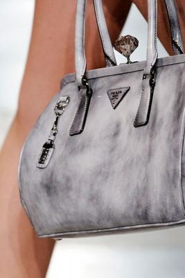 Versace и Prada: модные сумки весна-лето 2010   (17690.Sumki_.11.jpg)