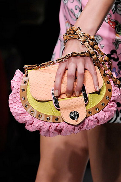 Versace и Prada: модные сумки весна-лето 2010   (17690.Sumki_.b.jpg)