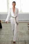 В ознаменование 25-летия со дня основания бренда Donna Karan представила свою круизную коллекцию и основную линейку весна 2011, продемонстрированную на Неделе моды в Нью-Йорке. 