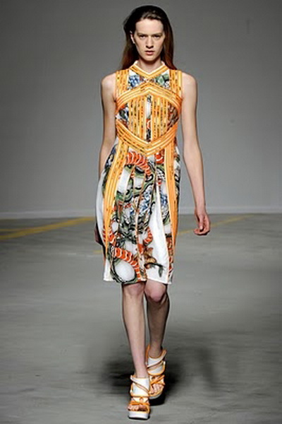 Неоновая коллекция весна-лето 2011 от Christopher Kane (20609.Kane_.04.jpg)