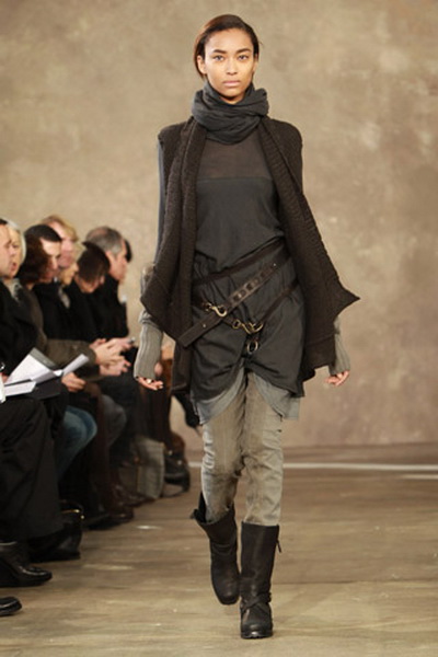 Женские коллекции Donna Karan и Celine Pre-fall 2011 (23332.Donna_.Karan_.Phoebe.Philo_.03.jpg)