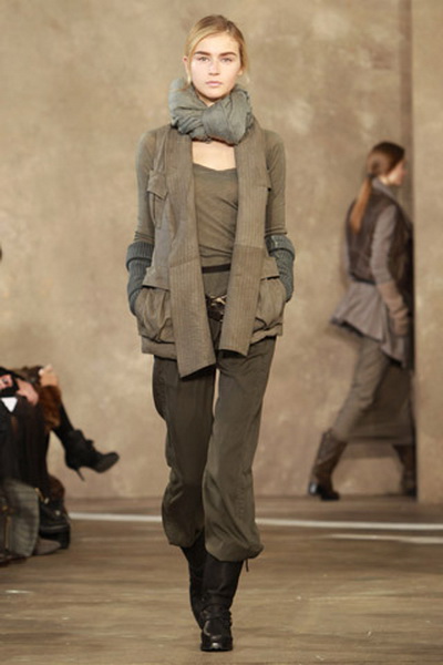 Женские коллекции Donna Karan и Celine Pre-fall 2011 (23332.Donna_.Karan_.Phoebe.Philo_.04.jpg)