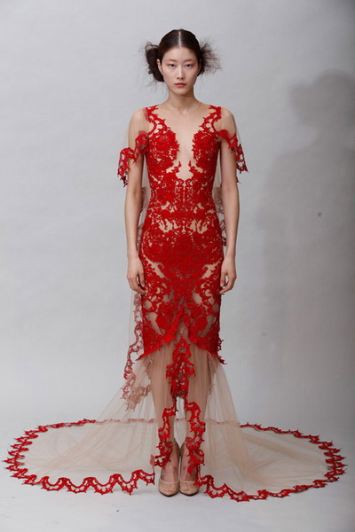 Коллекции вечерних и свадебных нарядов Marchesa FW 2011/12 (осень-зима) (24193.Marchesa.FW_.2011.12.02.jpg)