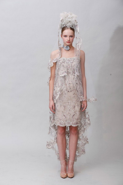 Коллекции вечерних и свадебных нарядов Marchesa FW 2011/12 (осень-зима) (24193.Marchesa.FW_.2011.12.06.jpg)