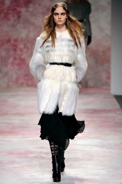 Азиатская мода FW-2011/12 (осень-зима) (24245.PrabalGurung.YohjiYamamoto.FW_.2011.12.05.jpg)