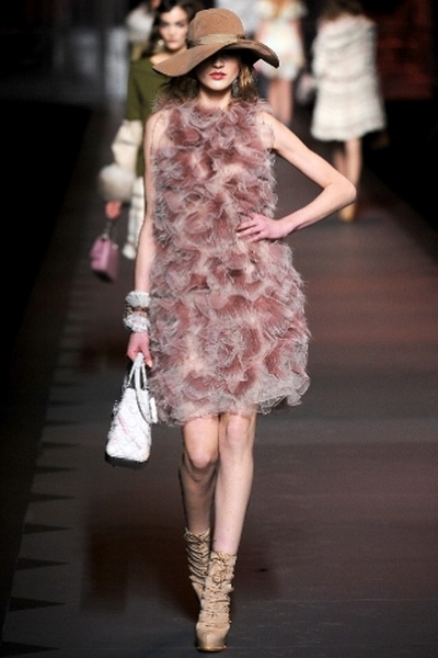 Последние коллекции John Galliano для Dior FW 2011-12 (осень-зима) (24271.JohnGalliano.FW_.2011.12.07.jpg)