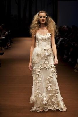 Свадебная мода Claire Pettibone и Reem Acra FW 2011/12 (осень-зима) (24727.Claire.Pettibone.Reem_.Acra_.FW_.2011.12.08.jpg)