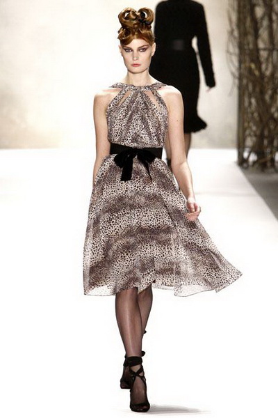 Американская мода FW 2011/12 (осень-зима) (24897.Jeremy.Scott_.Monique.Lhuillier.FW_.2011.12.12.jpg)