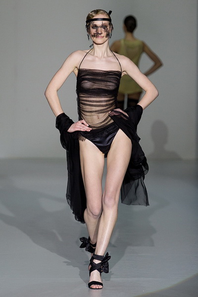 Коллекция белья La Perla FW 2011/12 (осень-зима) (25083.La_.Perla_.FW_.2011.12.02.jpg)