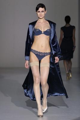 Коллекция белья La Perla FW 2011/12 (осень-зима) (25083.La_.Perla_.FW_.2011.12.06.jpg)