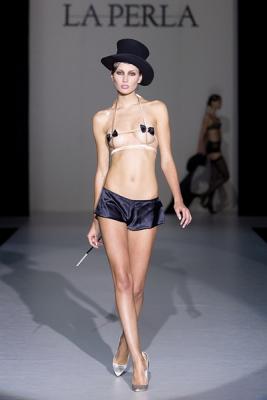 Коллекция белья La Perla FW 2011/12 (осень-зима) (25083.La_.Perla_.FW_.2011.12.b.jpg)