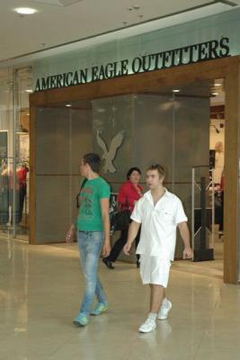 В Москве открылся магазин American Eagle Outfitters  (26914.American.Eagle_.Outfitters.Inc_.b.jpg)