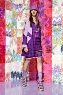 Круизные коллекции 2012 из Италии: яркий против черно-белого (27355.Missoni.Versace.Resort.2012.02.jpg)