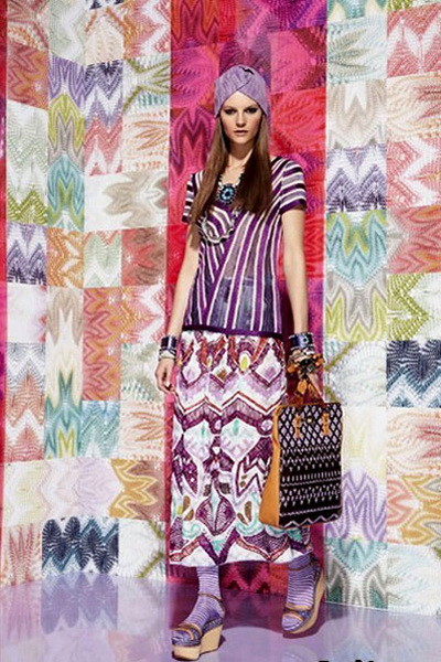 Круизные коллекции 2012 из Италии: яркий против черно-белого (27355.Missoni.Versace.Resort.2012.03.jpg)