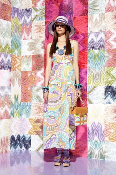 Круизные коллекции 2012 из Италии: яркий против черно-белого (27355.Missoni.Versace.Resort.2012.04.jpg)