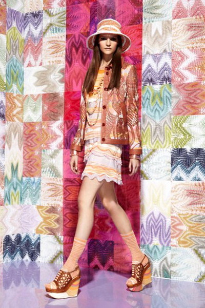 Круизные коллекции 2012 из Италии: яркий против черно-белого (27355.Missoni.Versace.Resort.2012.06.jpg)