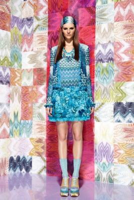 Круизные коллекции 2012 из Италии: яркий против черно-белого (27355.Missoni.Versace.Resort.2012.07.jpg)