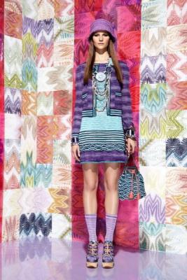 Круизные коллекции 2012 из Италии: яркий против черно-белого (27355.Missoni.Versace.Resort.2012.09.jpg)