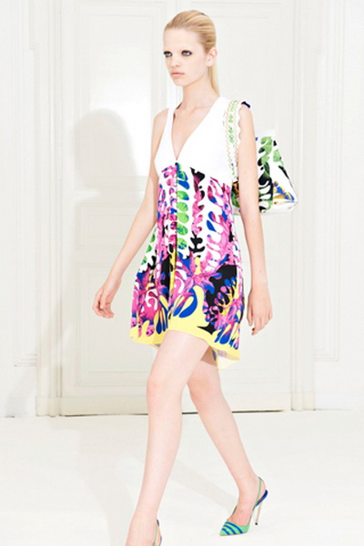 Круизные коллекции 2012 из Италии: яркий против черно-белого (27355.Missoni.Versace.Resort.2012.16.jpg)