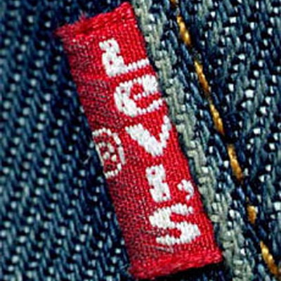 Levi’s отметил юбилей легендарного «красного флажка» (27461.Levis_.Red_.Tab_.s.jpg)