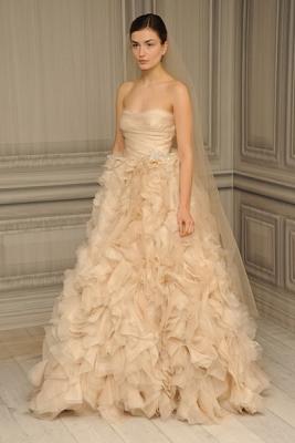 Свадебная мода весна-лето 2012: Monique Lhuillier и Lazaro (27524.Monique.Lhuillier.Lazaro.SS_.2012.02.jpg)