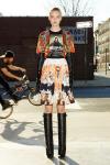 Бренд Givenchy представил лукбук своей коллекции pre-fall 2012 в довольно интересном формате. Модели демонстрировали новые наряды креативного дизайнера компании Рикардо Тиши на фоне большого города. Для съемок модельер выбрал двух своих главных фавориток – американку Джоан Смоллс и бразильскую модель Лию Ти.