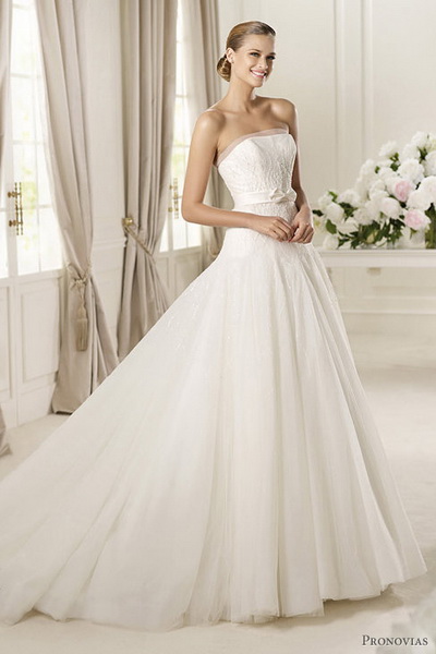 Тенденции свадебной моды сезона 2013 (35549.Pronovias.Manuel.Mota_.Costura.Dreams.2013.13.jpg)