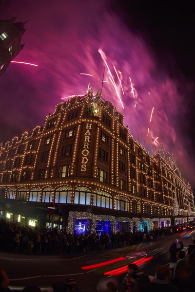 Лондонский Harrods официально представил рождественские витрины (36642.Harrods.London.Christmas.Vitrini.13.jpg)