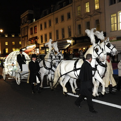 Лондонский Harrods официально представил рождественские витрины (36642.Harrods.London.Christmas.Vitrini.s.jpg)