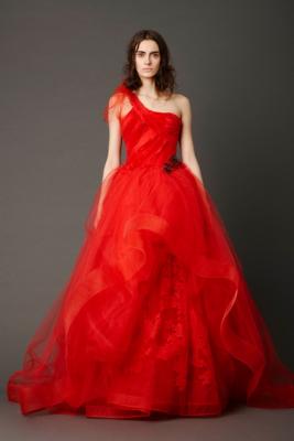 Свадебная коллекция Vera Wang SS 2013 (весна-лето) (37355.Vera_.Wang_.Wedding.New_.York_.SS_.2013.06.jpg)