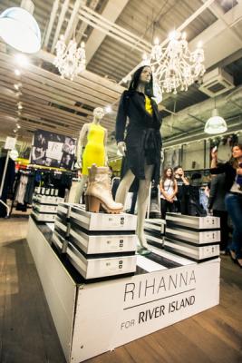 Старт продаж коллекции Rihanna for River Island в Москве (39427.Rihanna.For_.River_.Island.Rossiya.SS_.2013.b.jpg)