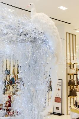 Новогодний базар в ДЛТ (45348.New_.Year_.Shop_.Windows.DLT_.Petersburg.01.jpg)