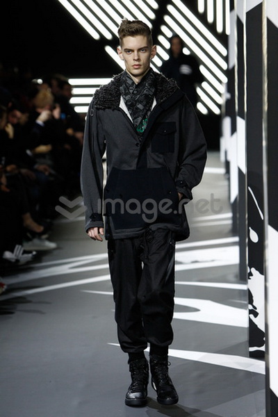 Показ коллекции Y-3 FW 2014/15 (осень-зима) (46025.Collection.Womans.Mens_.Y3.FW_.2014.2015.11.jpg)