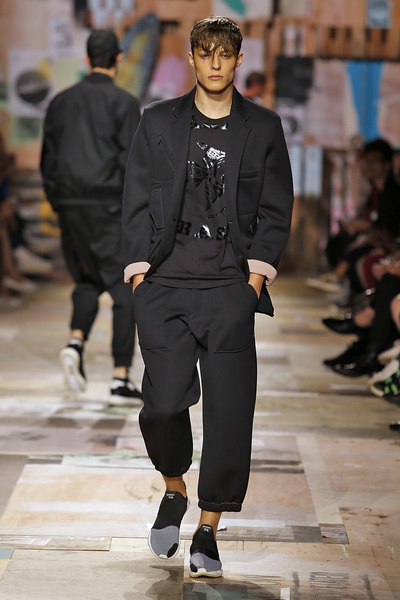 Y-3 SS 2015 (весна-лето) (49567.New_.Womans.Mens_.Collections.Yohji_.Yamamoto.Y3.SS_.2015.03.jpg)