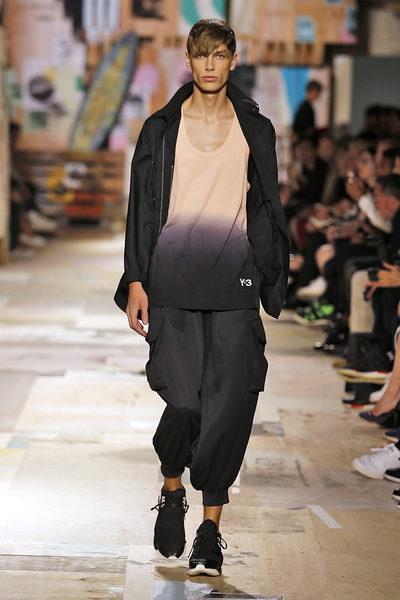 Y-3 SS 2015 (весна-лето) (49567.New_.Womans.Mens_.Collections.Yohji_.Yamamoto.Y3.SS_.2015.09.jpg)