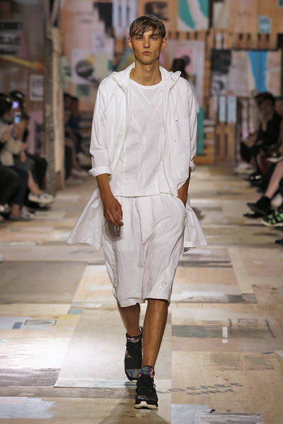 Y-3 SS 2015 (весна-лето) (49567.New_.Womans.Mens_.Collections.Yohji_.Yamamoto.Y3.SS_.2015.18.jpg)