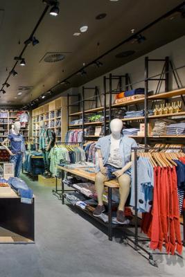 Levi’s отпразднует открытие новых магазинов (51340.Brand_.Levis_.Anons_.Opening.New_.Shops_.Moscow.Metropolis.Atrium.05.jpg)