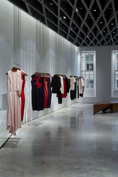 Открылся первый бутик Виктории Бекхэм  (51542.Opening.First_.London.Boutique.Victoria.Beckham.01.jpg)