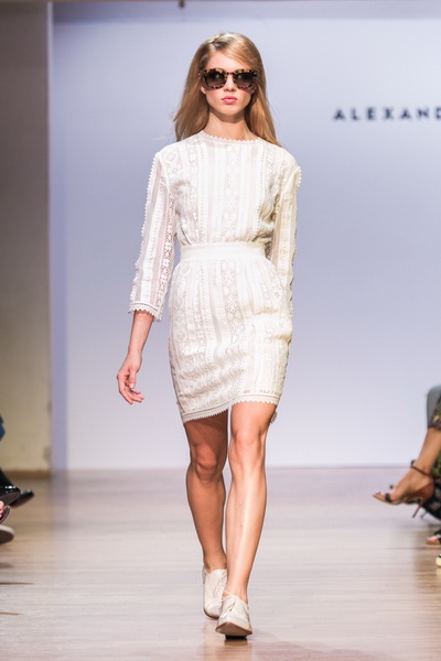 Alexander Terekhov SS 2015 (весна-лето) (52277.Show_.Womans.Collection.Alexander.Terekhov.SS_.2015.02.jpg)