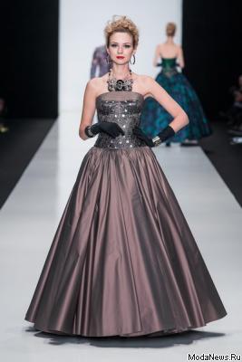 Slava Zaitsev SS 2015 (весна-лето) (52898.MBFWR_.New_.Collection.Slava_.Zaitsev.Haute_.Couture.SS_.2015.10.jpg)