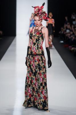 Slava Zaitsev SS 2015 (весна-лето) (52898.MBFWR_.New_.Collection.Slava_.Zaitsev.Haute_.Couture.SS_.2015.33.jpg)