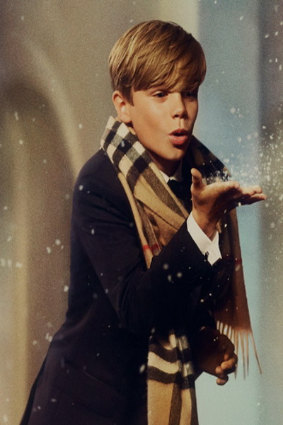 Бекхэм в рекламной кампании Burberry (53030.Christmas.Advertising.Campaign.Burberry.Romeo_.Beckham.b.jpg)