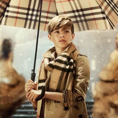 Бекхэм в рекламной кампании Burberry (53030.Christmas.Advertising.Campaign.Burberry.Romeo_.Beckham.s.jpg)