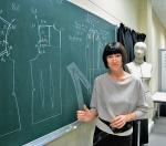 Ирина Сычева ведет занятия по конструированию