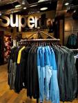 В конце апреля 2015 года в Москве начнут работать два магазина английской марки одежды и аксессуаров Superdry. Эксклюзивное право представлять бренд на московском рынке принадлежит компании PNN Group. Первые российские магазины Superdry откроются в торговых центрах на северо-западе и юге столицы.